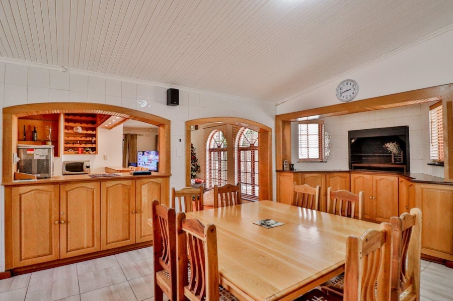To Let 4 Bedroom Property for Rent in Helderberg Estate Western Cape
